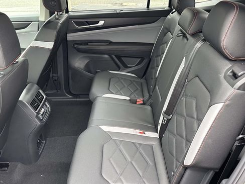 New 2026 Volkswagen Atlas Peak Edition AWD/4WD image 13