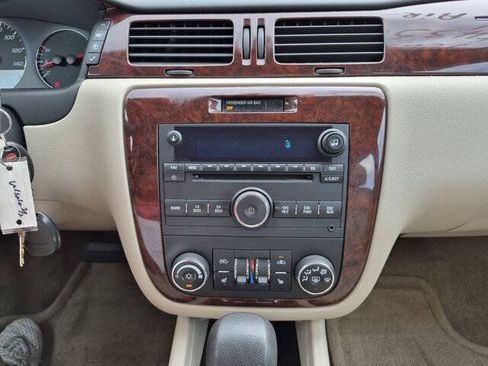 Used 2009 Chevrolet Impala LT w/ Luxury Edition Package FWD image 19
