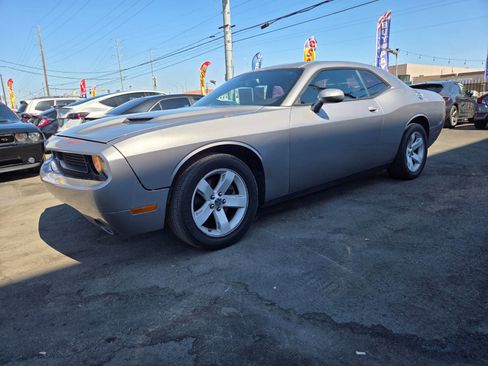 Used 2015 Dodge Challenger SXT w/ Driver Convenience Group image 1