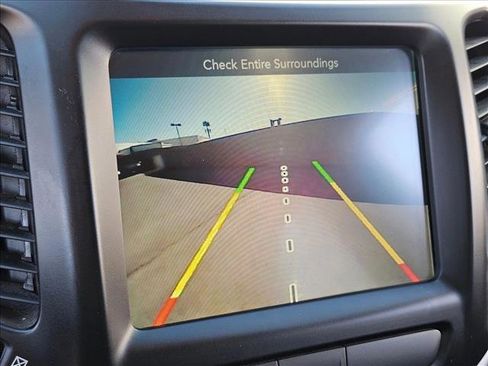 Used 2018 Jeep Cherokee Latitude Plus w/ Cold Weather Group image 13