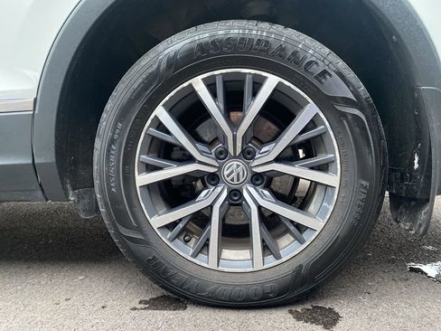 Used 2020 Volkswagen Tiguan SE w/ Panoramic Sunroof Package image 31