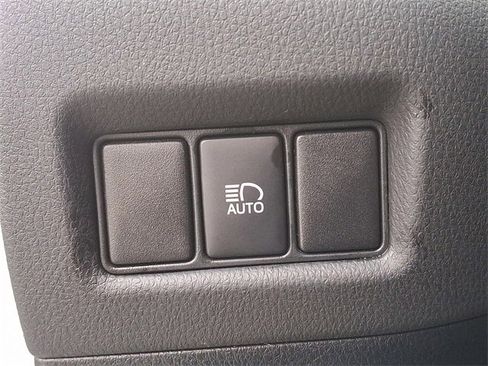 Used 2018 Toyota C-HR XLE image 22