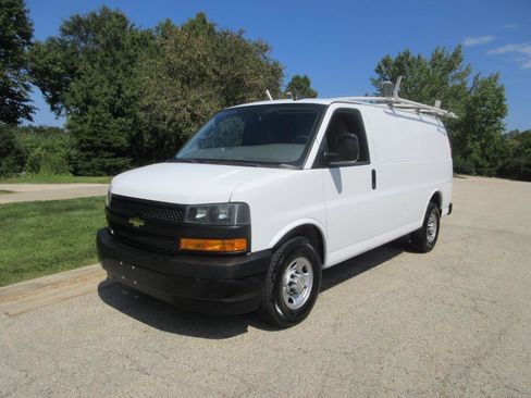 Used 2019 Chevrolet Express 2500 w/ Driver Convenience Package RWD image 28