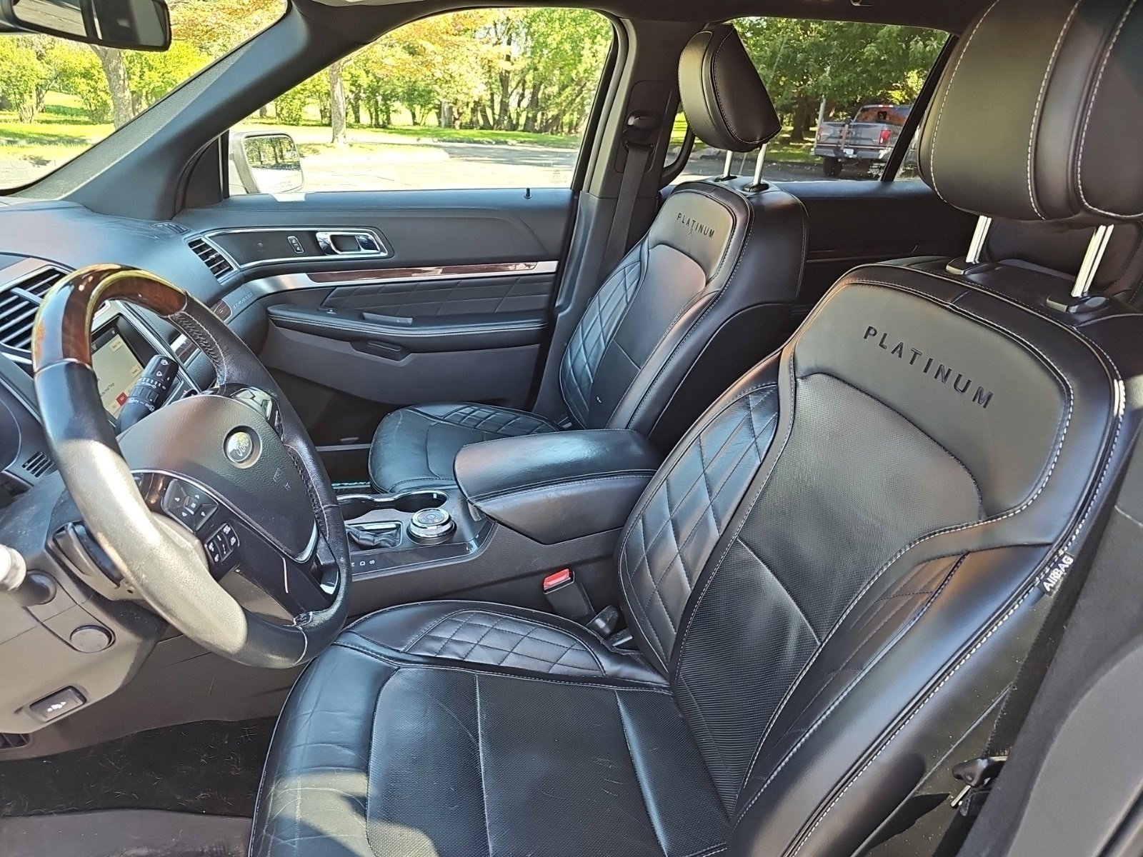 Used 2019 Ford Explorer Platinum AWD/4WD image 16
