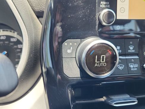 Used 2021 Toyota Highlander XLE AWD/4WD image 31