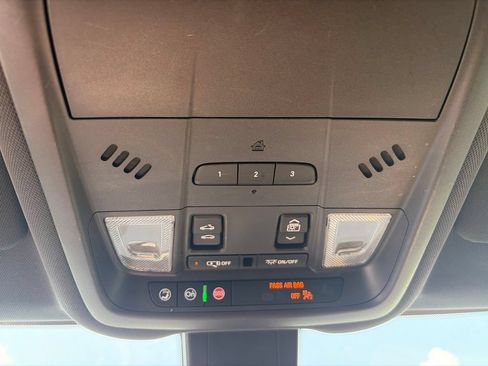 Used 2022 Chevrolet Equinox Premier AWD/4WD image 32