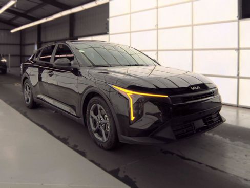 Used 2025 Kia K4 FWD image 1