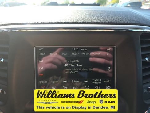 Used 2020 Jeep Grand Cherokee Laredo image 16