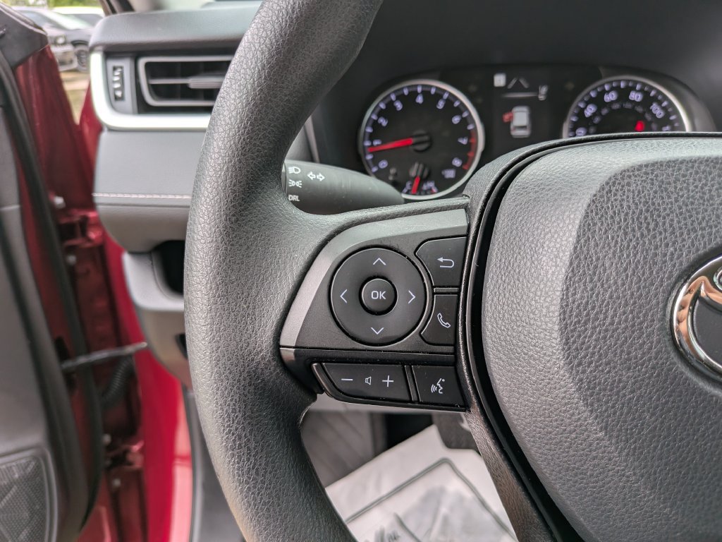 Used 2022 Toyota RAV4 LE FWD image 31