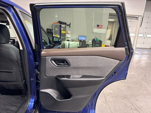 Used 2023 Nissan Rogue S image 26