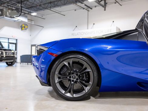 Used 2022 McLaren 720S Spider image 26