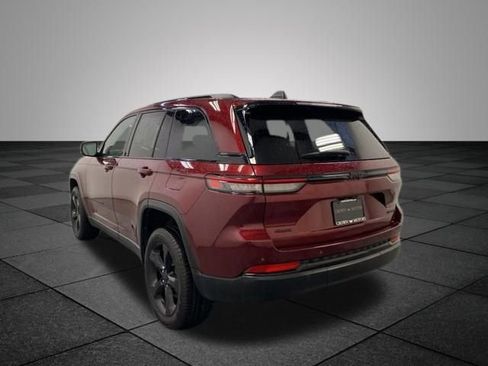 Used 2024 Jeep Grand Cherokee Limited w/ Black Appearance Package AWD/4WD image 4