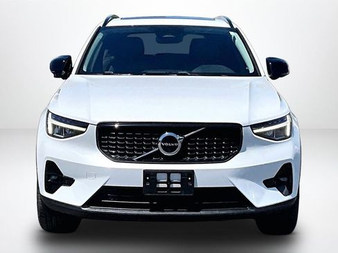 Used 2023 Volvo XC40 B4 Ultimate FWD image 2