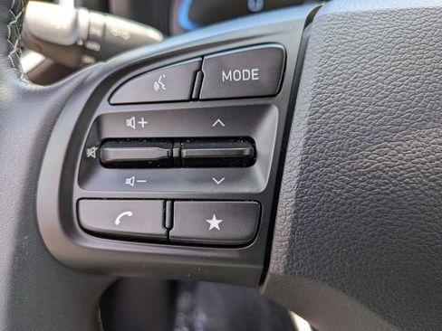 Used 2025 Hyundai Venue SEL FWD image 19