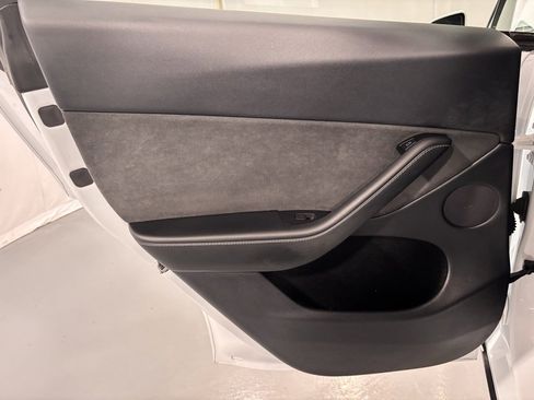 Used 2024 Tesla Model Y Long Range image 22