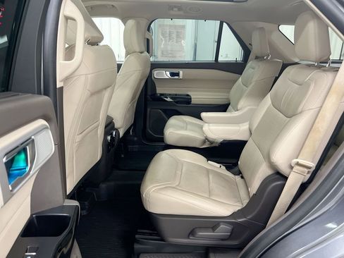 Used 2022 Ford Explorer Platinum w/ Equipment Group 601A image 24