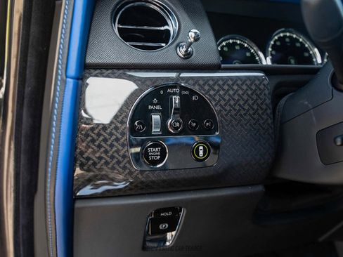 Used 2020 Rolls-Royce Cullinan Black Badge image 26