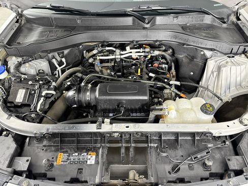 Used 2023 Ford Explorer XLT AWD/4WD image 31