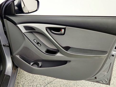 Used 2015 Hyundai Elantra SE w/ Option Group 02 FWD image 22