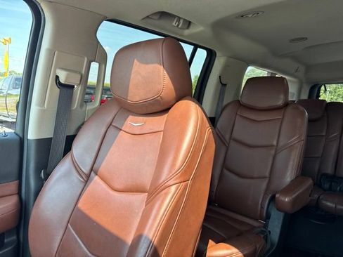Used 2020 Cadillac Escalade ESV Luxury AWD/4WD image 45