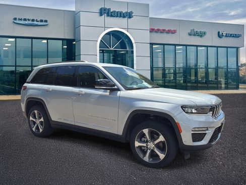 Used 2025 Jeep Grand Cherokee Limited w/ Luxury Tech Group II AWD/4WD image 1