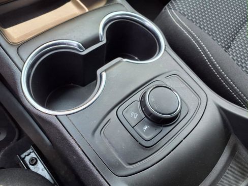 Used 2022 GMC Terrain SLE image 25