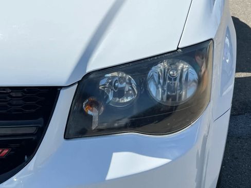 Used 2016 Dodge Grand Caravan SE image 11