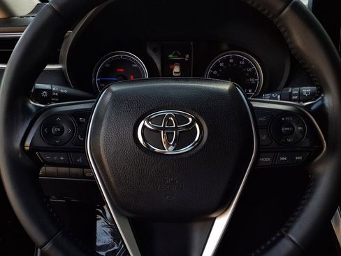 Certified 2021 Toyota Venza LE w/ Carpet Mat Package (TMS) image 13