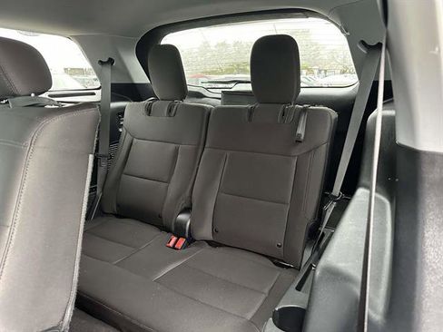 Used 2023 Ford Explorer XLT image 10
