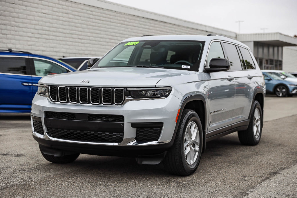 Used 2023 Jeep Grand Cherokee L Laredo w/ Trailer Tow Group (B) AWD/4WD image 3