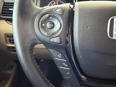 Used 2017 Honda Pilot Touring image 18