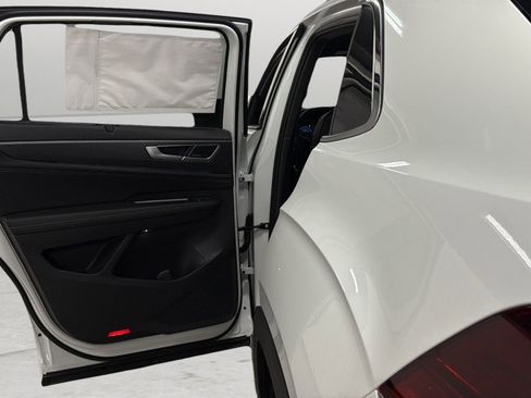 New 2026 Volkswagen Atlas Cross Sport SEL Premium R-Line AWD/4WD image 32
