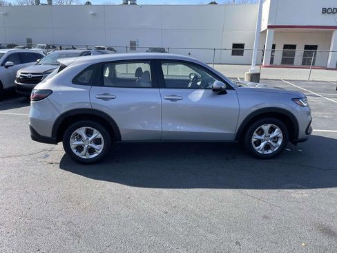 Used 2023 Honda HR-V LX image 12