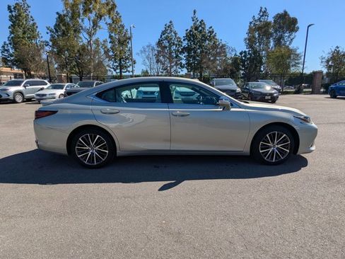 Certified 2024 Lexus ES 300h w/ Premium Package image 4