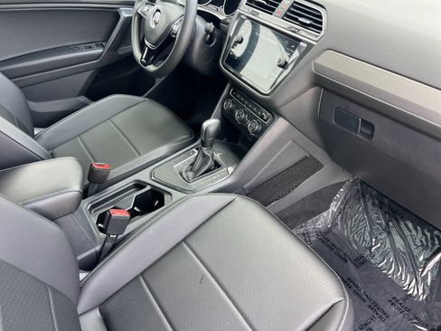 Used 2021 Volkswagen Tiguan SE FWD image 19