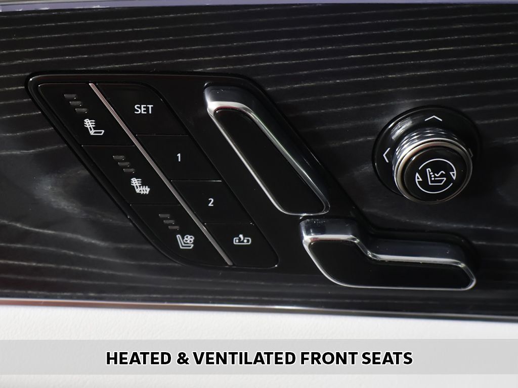 Used 2024 Cadillac Lyriq Sport RWD image 11