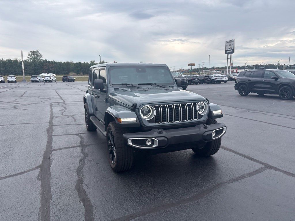 Used 2025 Jeep Wrangler Unlimited Sahara AWD/4WD image 9