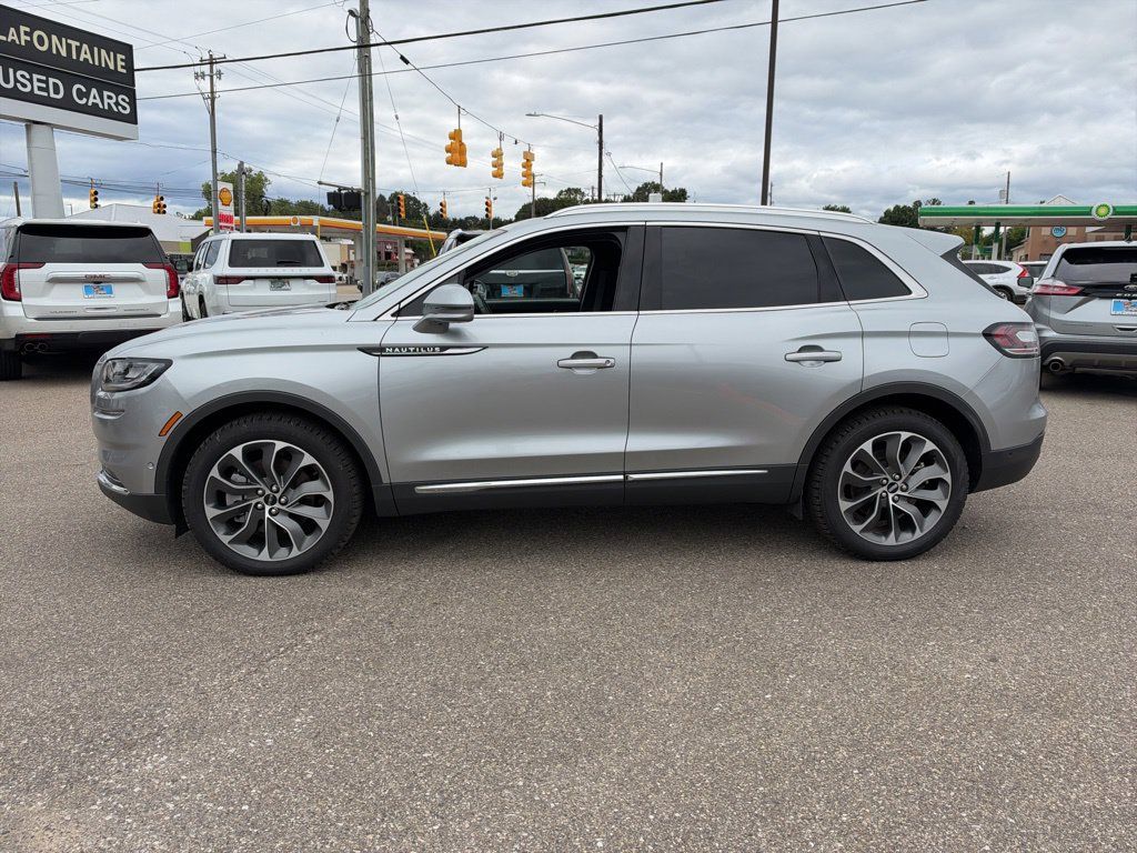 Used 2023 Lincoln Nautilus Reserve w/ Equipment Group 201A AWD/4WD image 2