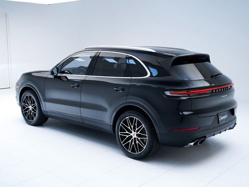 Certified 2026 Porsche Cayenne AWD/4WD image 3