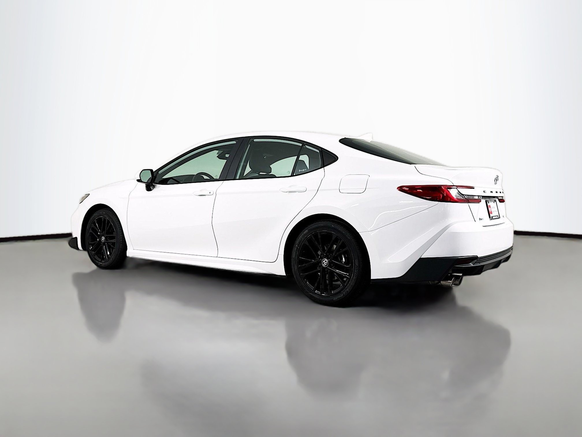Used 2025 Toyota Camry SE w/ Multimedia Upgrade Package FWD image 5