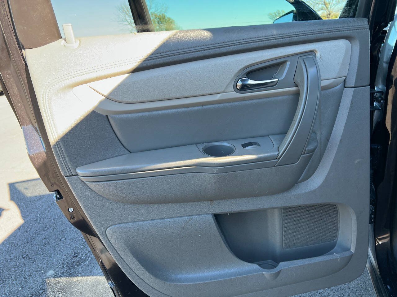 Used 2017 Chevrolet Traverse LS FWD image 3