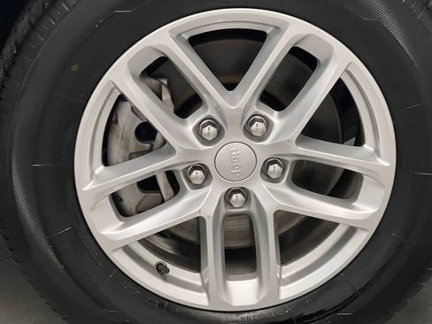 Used 2023 Jeep Grand Cherokee L Laredo image 71