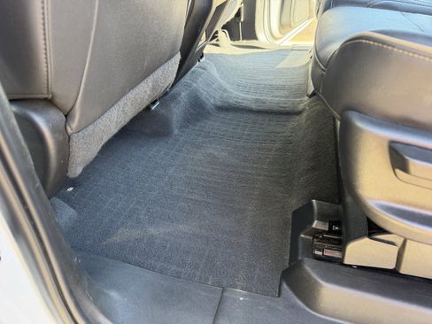 Used 2022 GMC Yukon XL SLT w/ SLT Luxury Package image 20