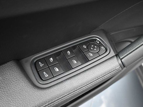 Certified 2025 Porsche Cayenne AWD/4WD image 8