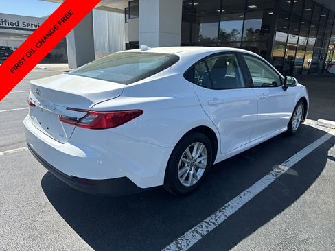 Used 2025 Toyota Camry LE FWD image 5