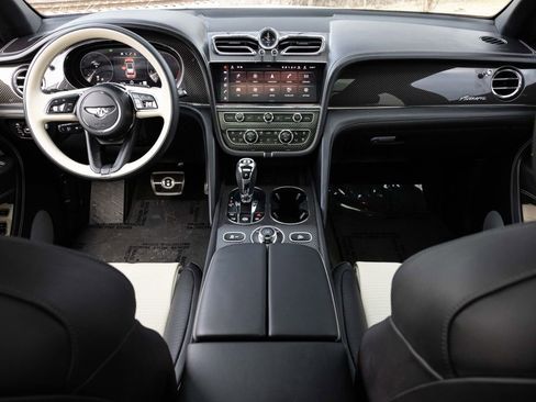 Used 2023 Bentley Bentayga Extended Wheelbase image 2