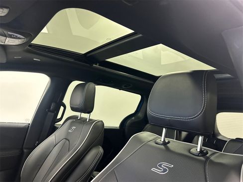 New 2026 Chrysler Pacifica Limited image 26