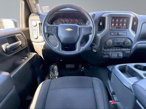 Used 2024 Chevrolet Silverado 2500 Custom w/ Custom Value Package image 5
