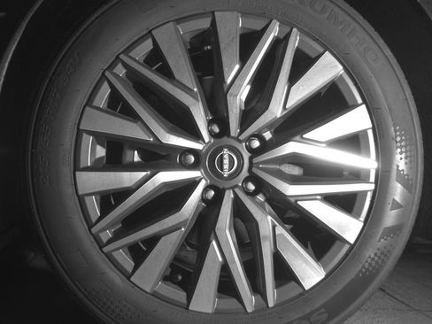 Used 2025 Nissan Altima 2.5 SV FWD image 12