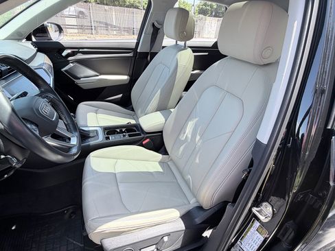 Used 2019 Audi Q3 2.0T Premium Plus w/ Premium Plus Package AWD/4WD image 8
